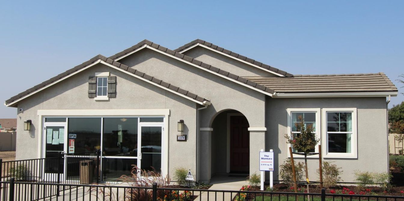 Exterior, Facade, Modern