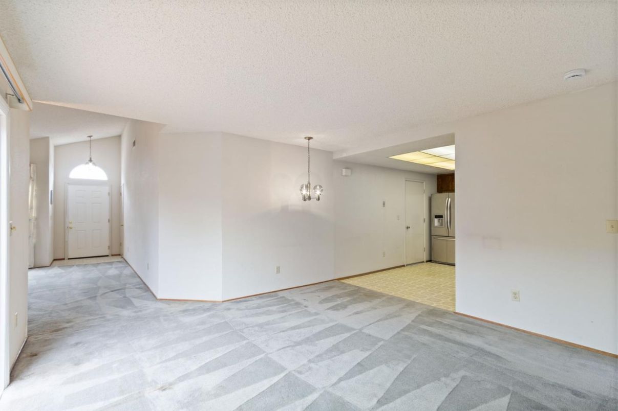 Empty room, Interior, Pendant Lights