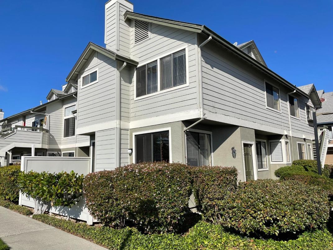 Exterior, Facade, Queen Anne Victorian