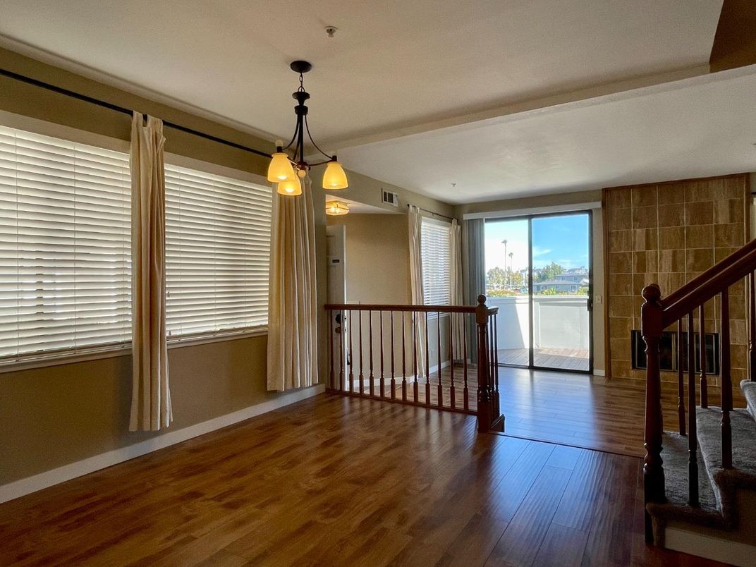 Interior, Pendant Lights, Wood Texture Flooring