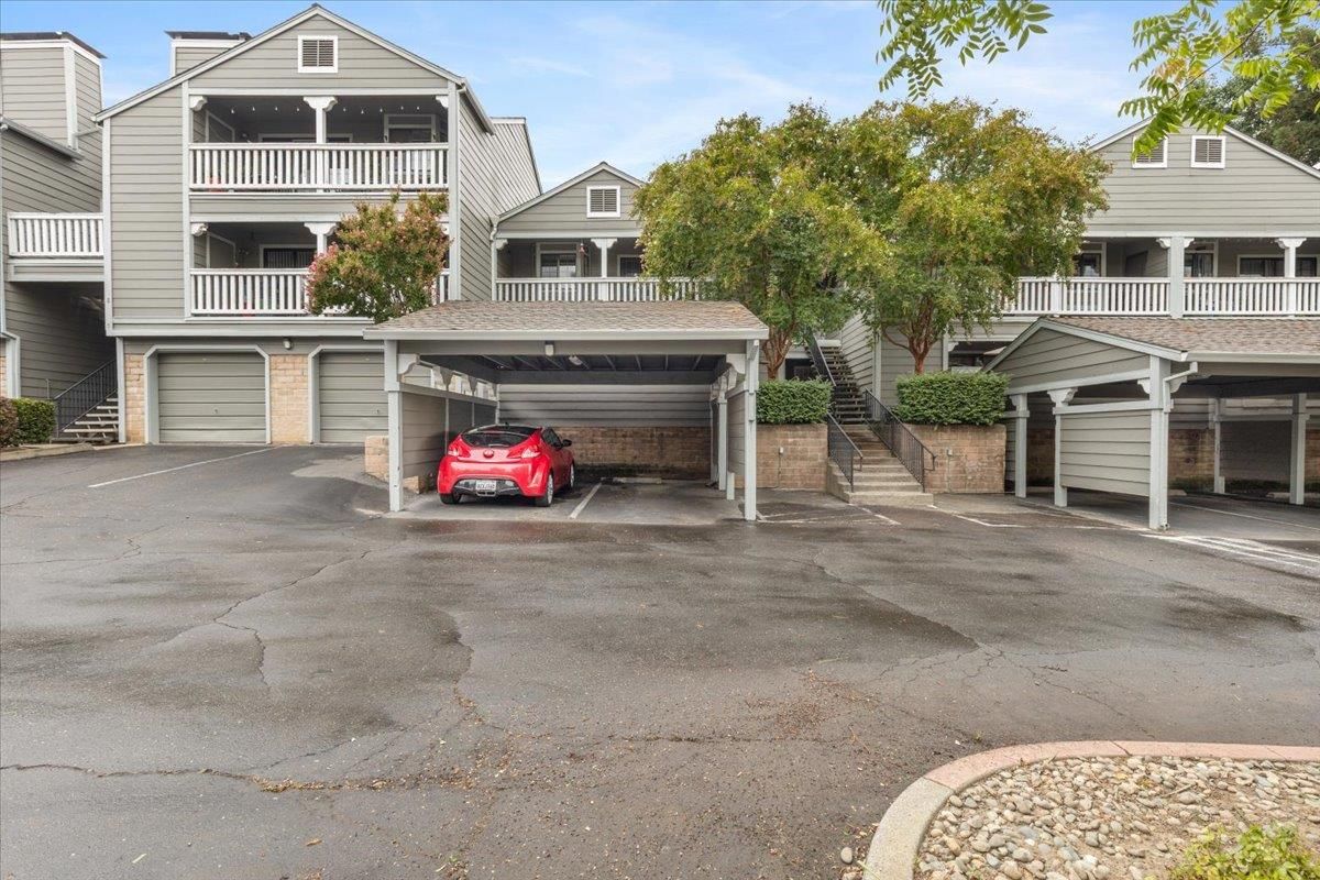 Attached, Exterior, Facade, Queen Anne Victorian