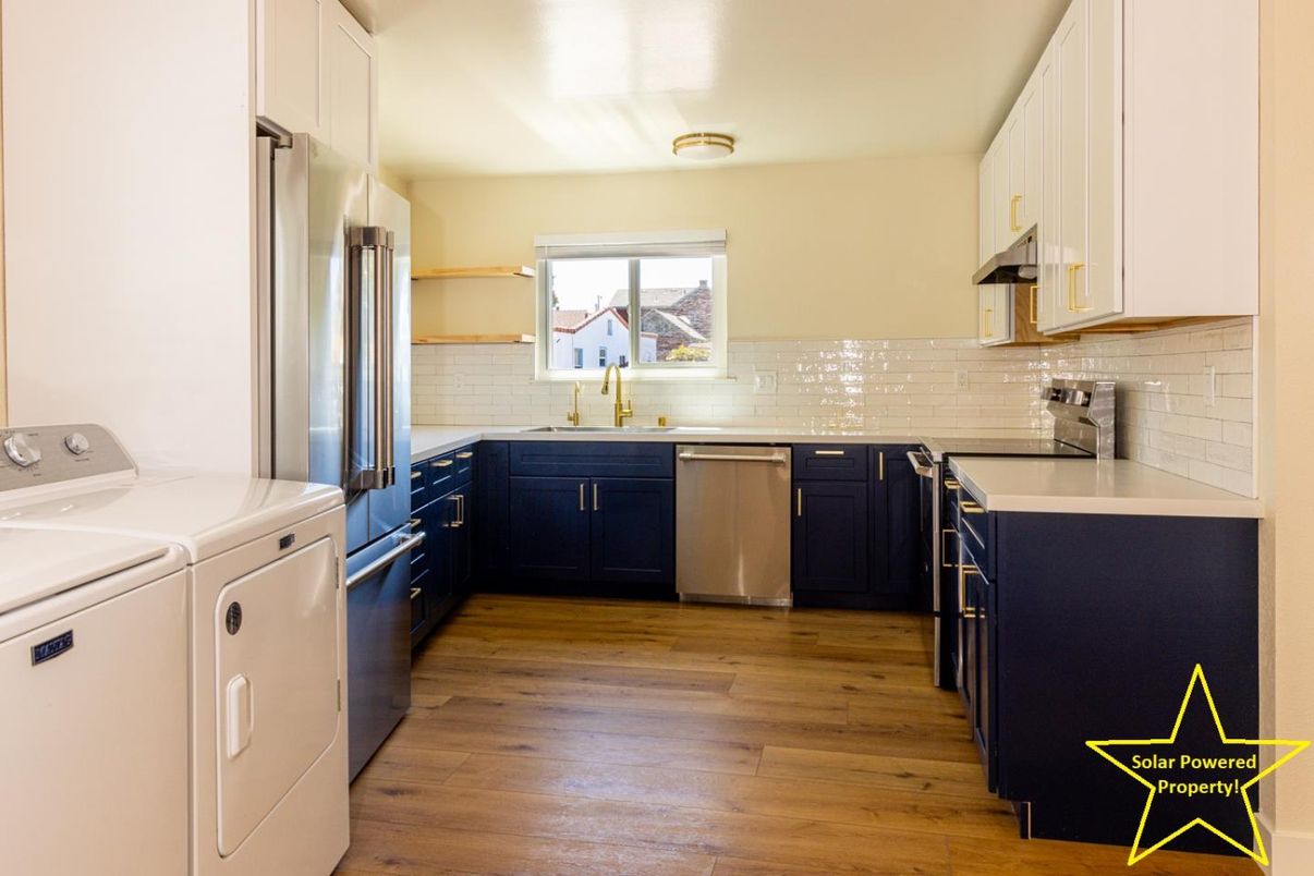Interior, Kitchen, Washer, Wood Texture Flooring