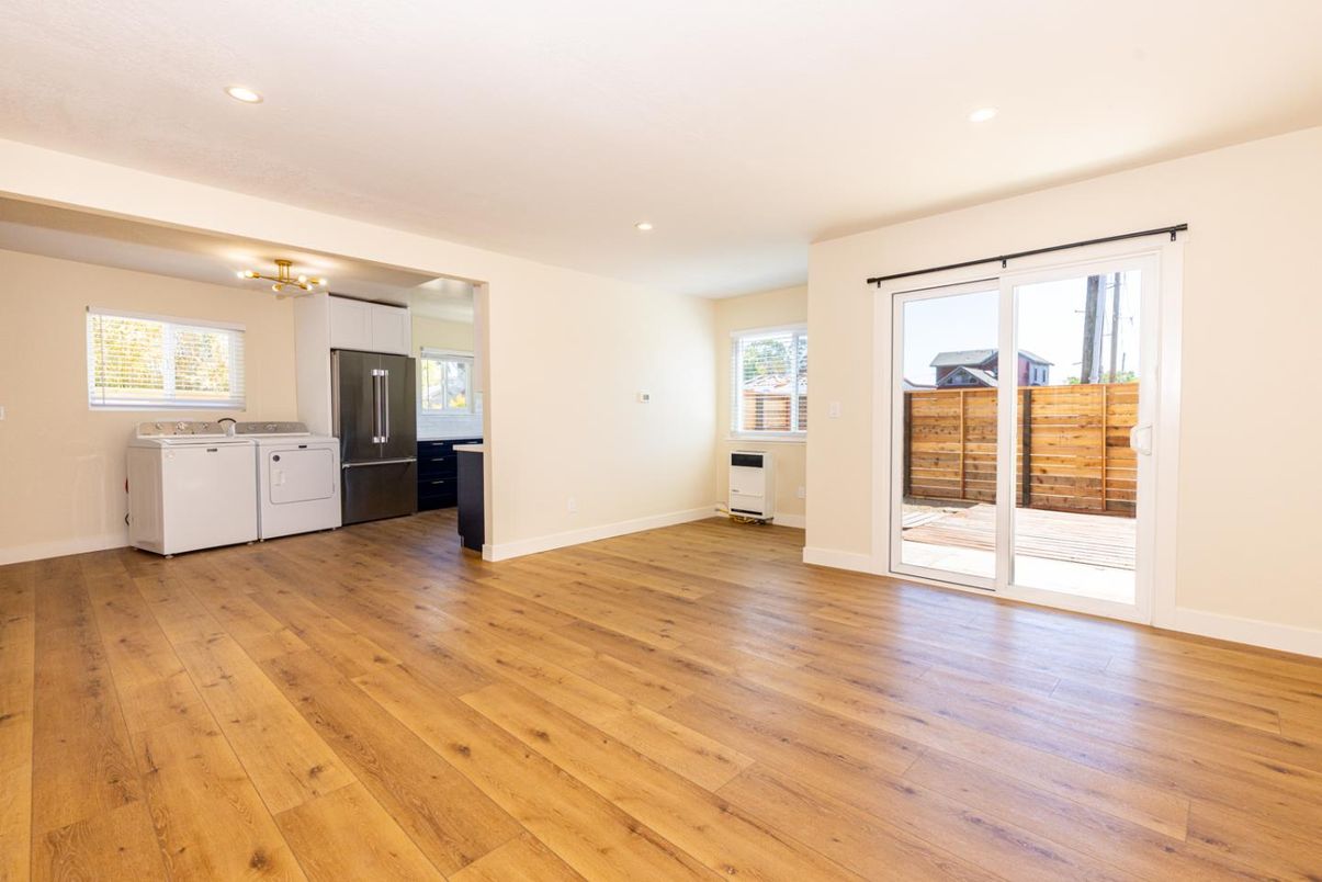 Empty room, Interior, Recessed Lighting, Washer, Wood Texture Flooring