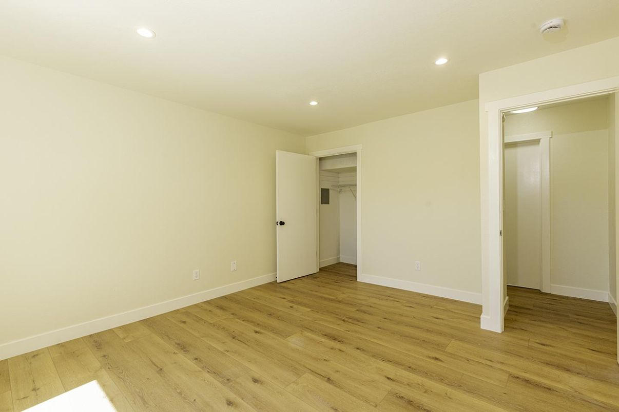 Empty room, Interior, Recessed Lighting, Wood Texture Flooring
