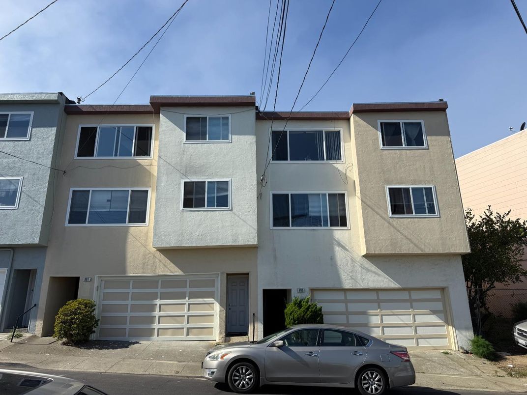 Attached, Exterior, Facade, Rowhouse