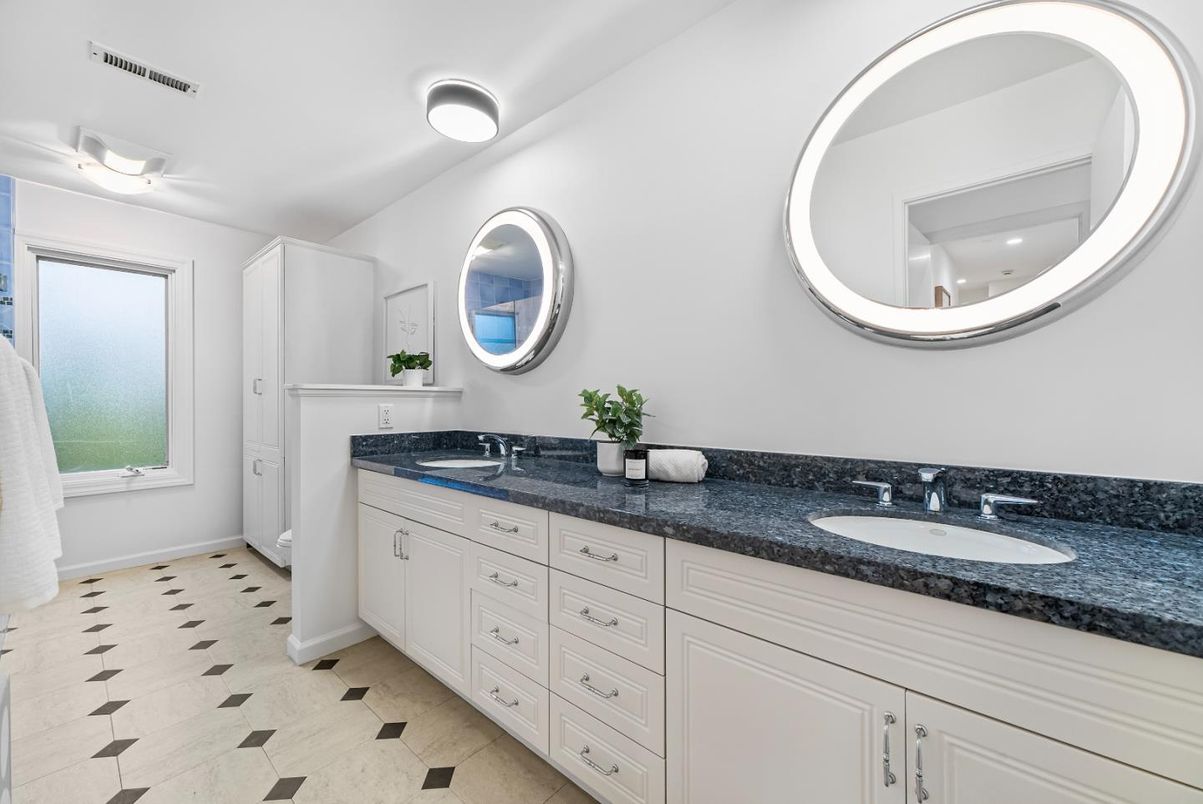 Bathroom, Dual Sink Vanities, Interior