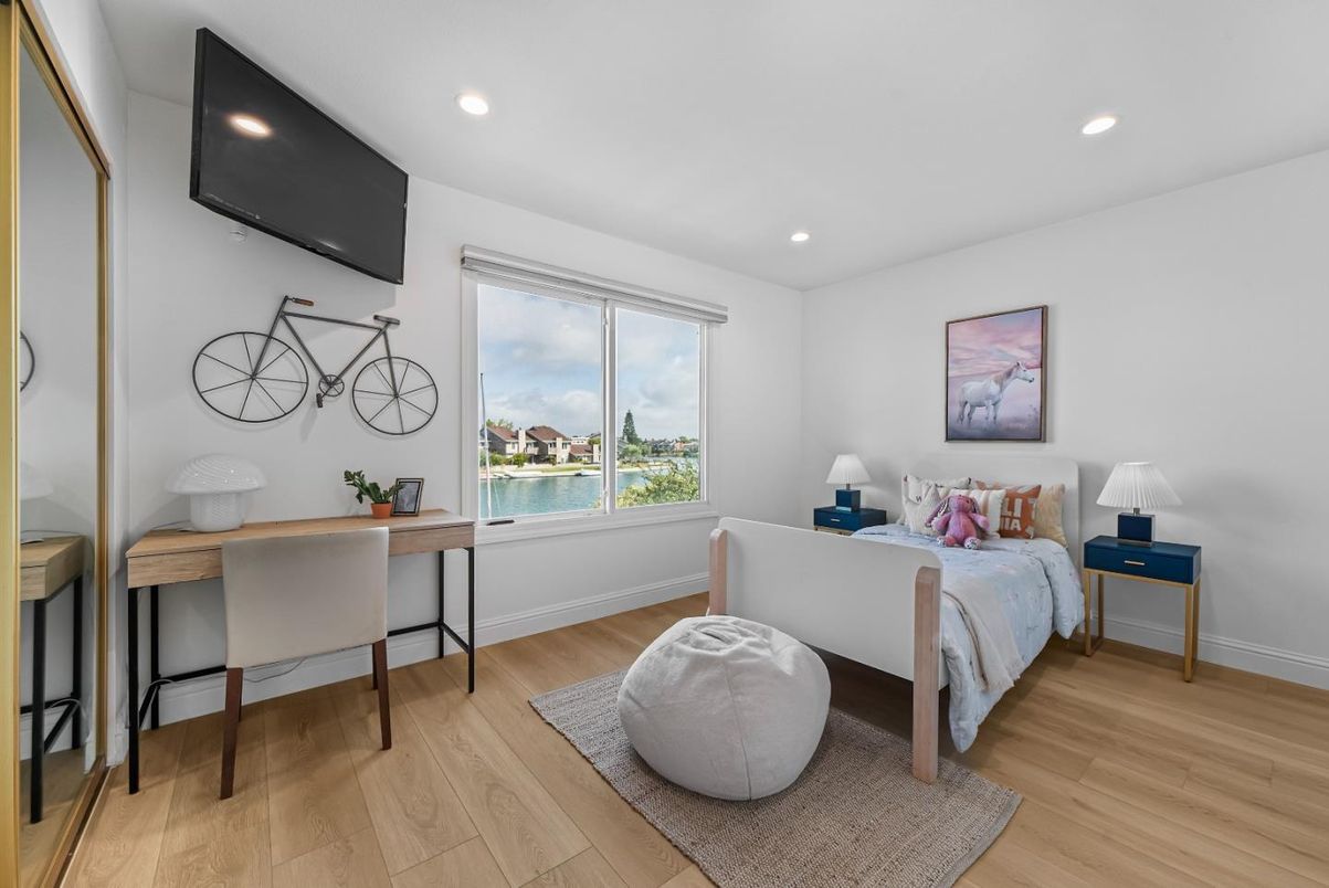 Bedroom, Interior, Recessed Lighting, Water, Wood Texture Flooring