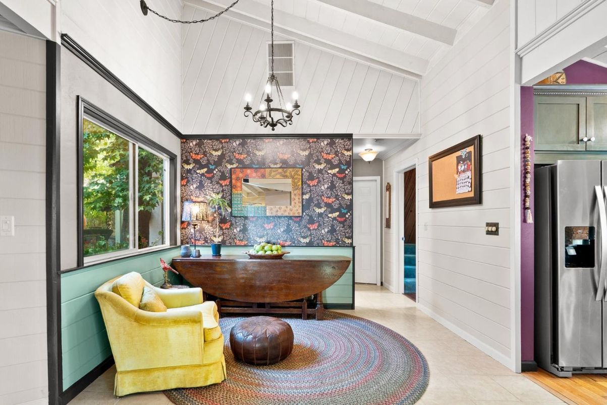 Chandelier, Dining room, Interior, Pendant Lights, Stainless Steel Appliances