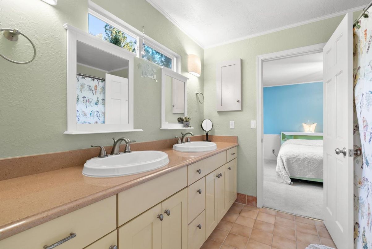 Bathroom, Bedroom, Dual Sink Vanities, Interior