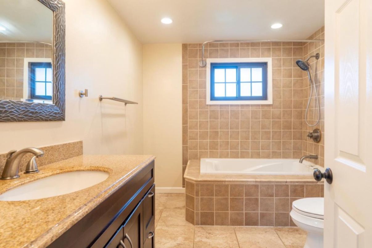Bathroom, Interior, Recessed Lighting