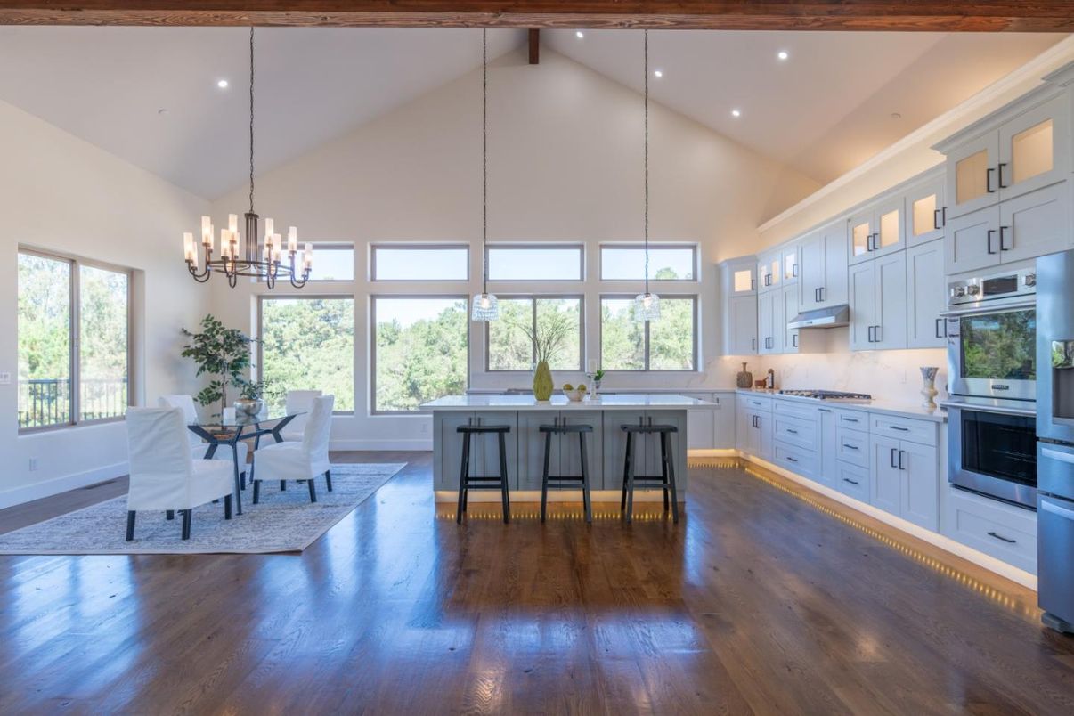 Chandelier, Dining room, Interior, Kitchen, Pendant Lights, Recessed Lighting, Stainless Steel Appliances, Wood Texture Flooring