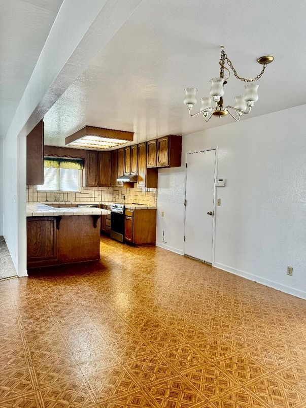 Chandelier, Interior, Kitchen