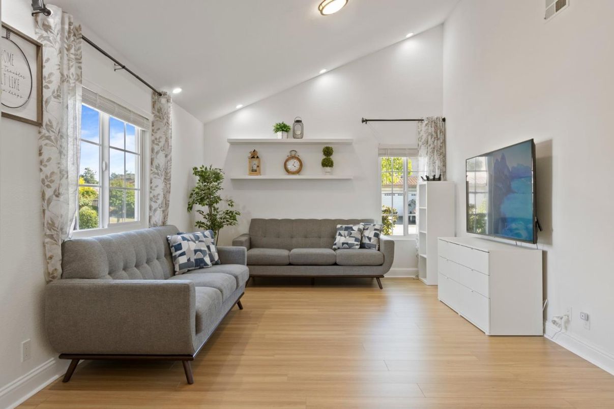 Interior, Living room, Recessed Lighting, Wood Texture Flooring