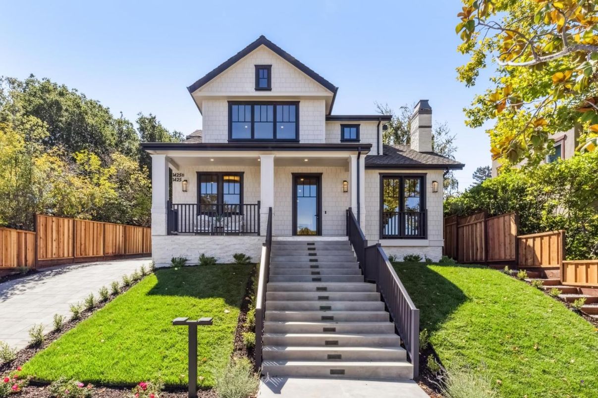 Exterior, Facade, Farmhouse