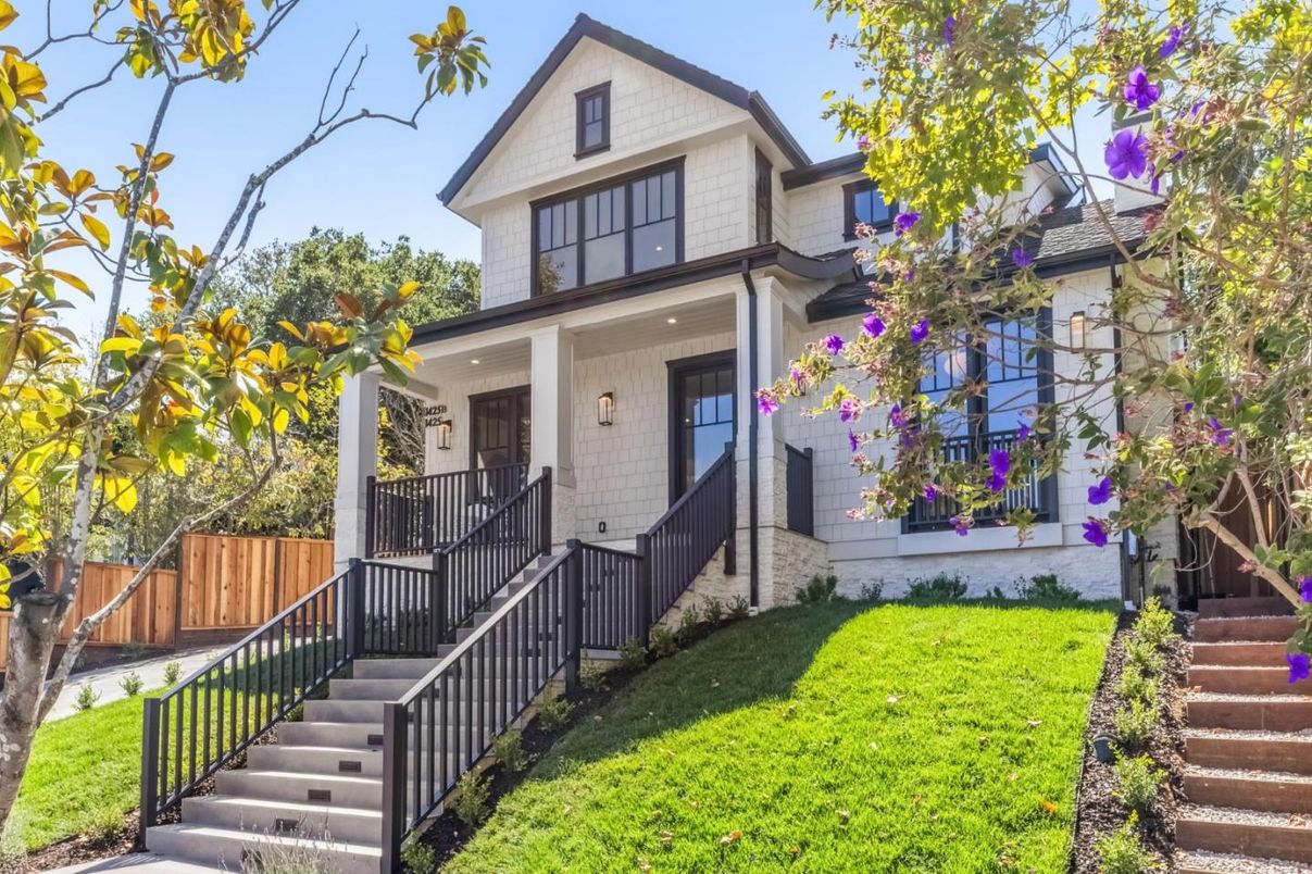 Exterior, Facade, Farmhouse