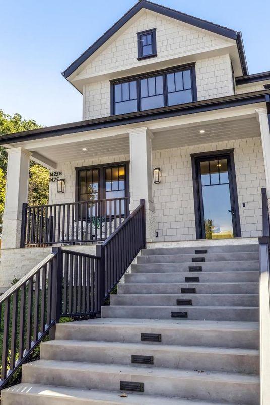 Exterior, Facade, Farmhouse