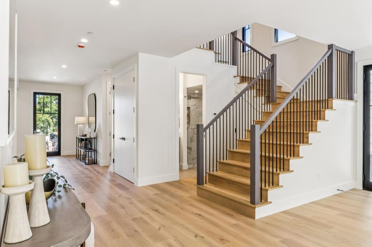 Interior, Recessed Lighting, Wood Texture Flooring