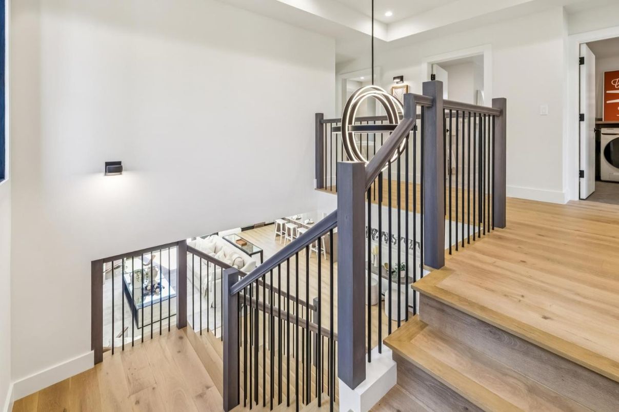 Interior, Recessed Lighting, Wood Texture Flooring