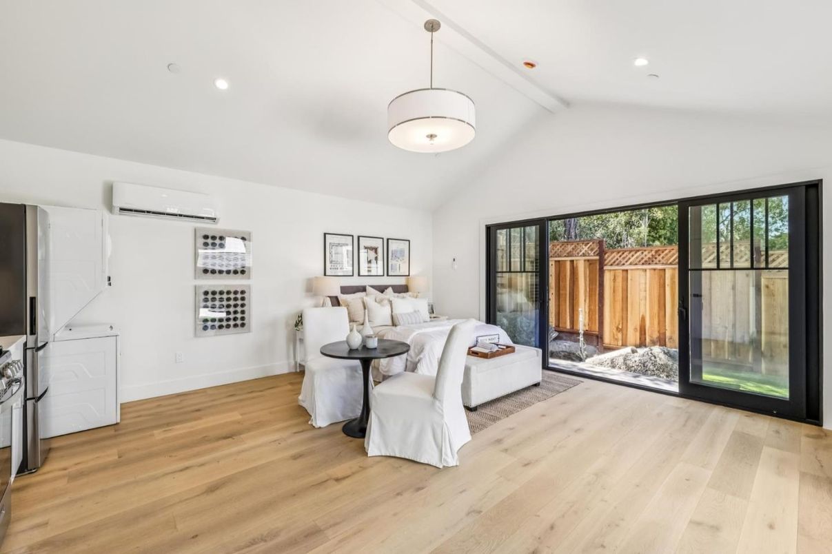 Interior, Living room, Pendant Lights, Recessed Lighting, Wood Texture Flooring