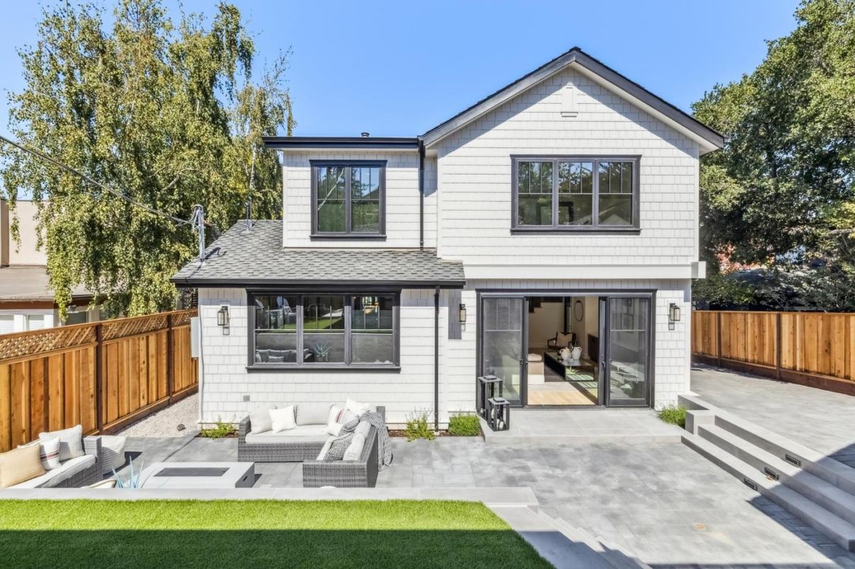 Exterior, Facade, Farmhouse