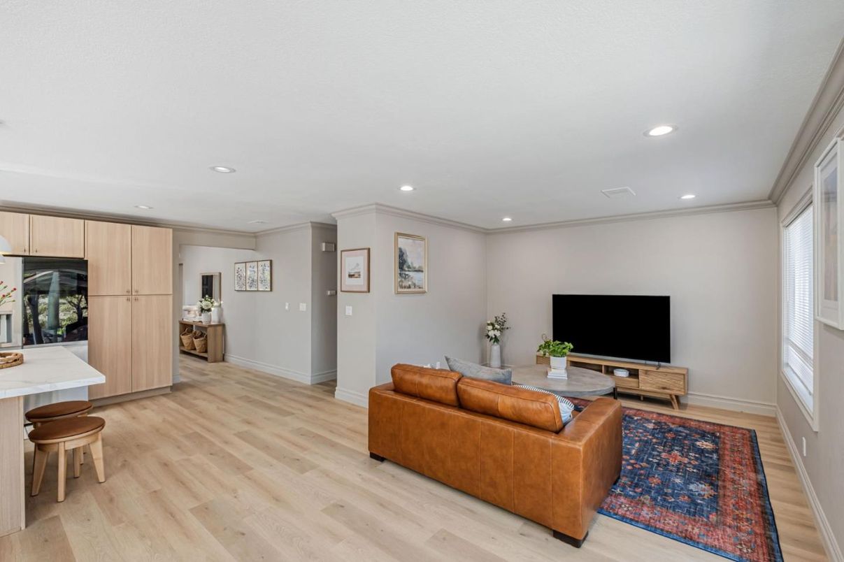 Interior, Living room, Recessed Lighting, Wood Texture Flooring