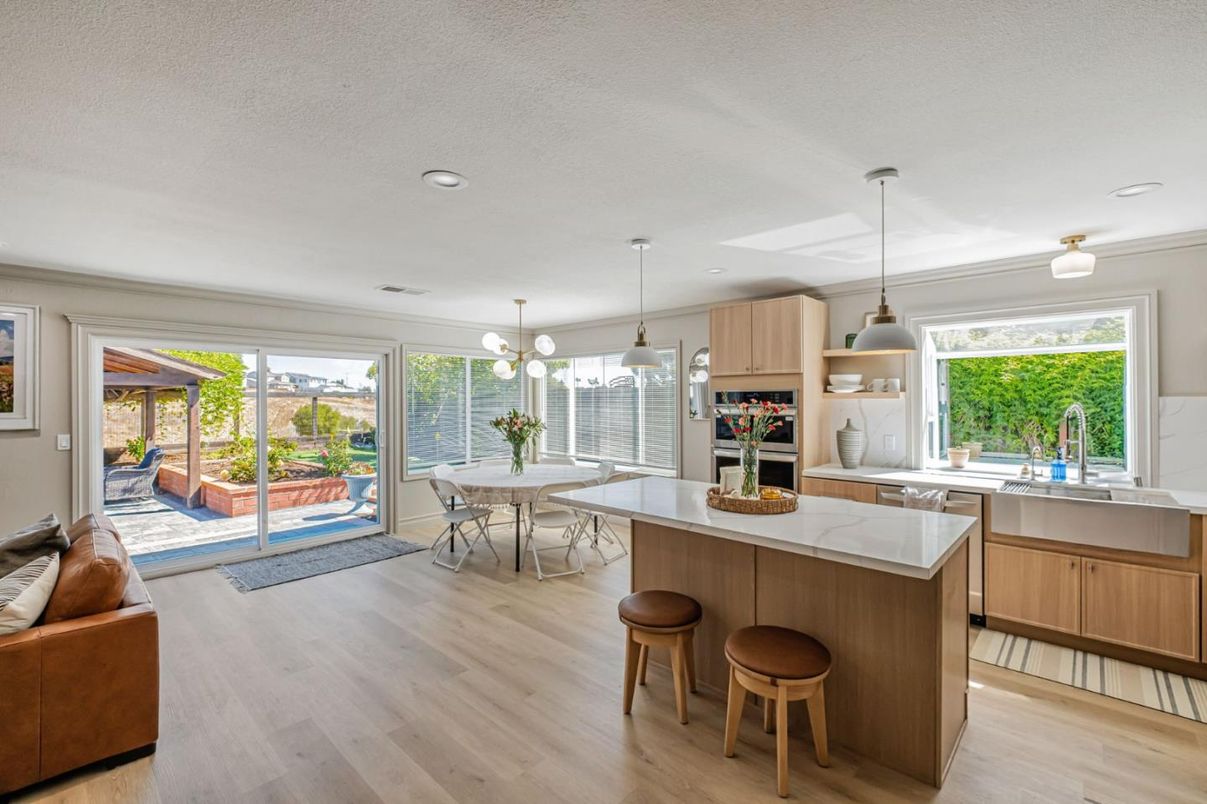 Dining room, Interior, Kitchen, Pendant Lights, Recessed Lighting, Wood Texture Flooring
