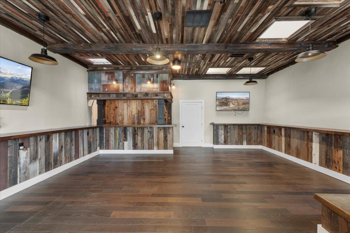 Empty room, Interior, Pendant Lights, Wooden Ceilings, Wood Texture Flooring, Wooden Walls