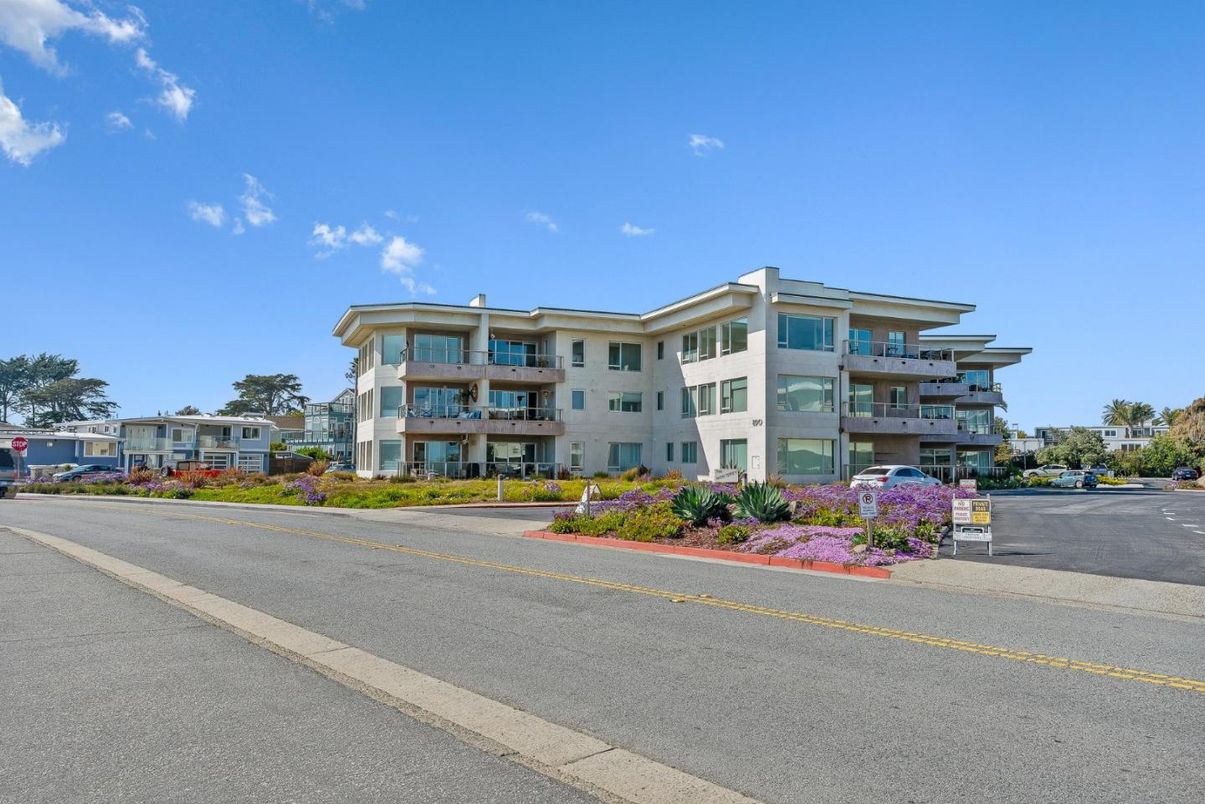 Exterior, Facade, Condo Building