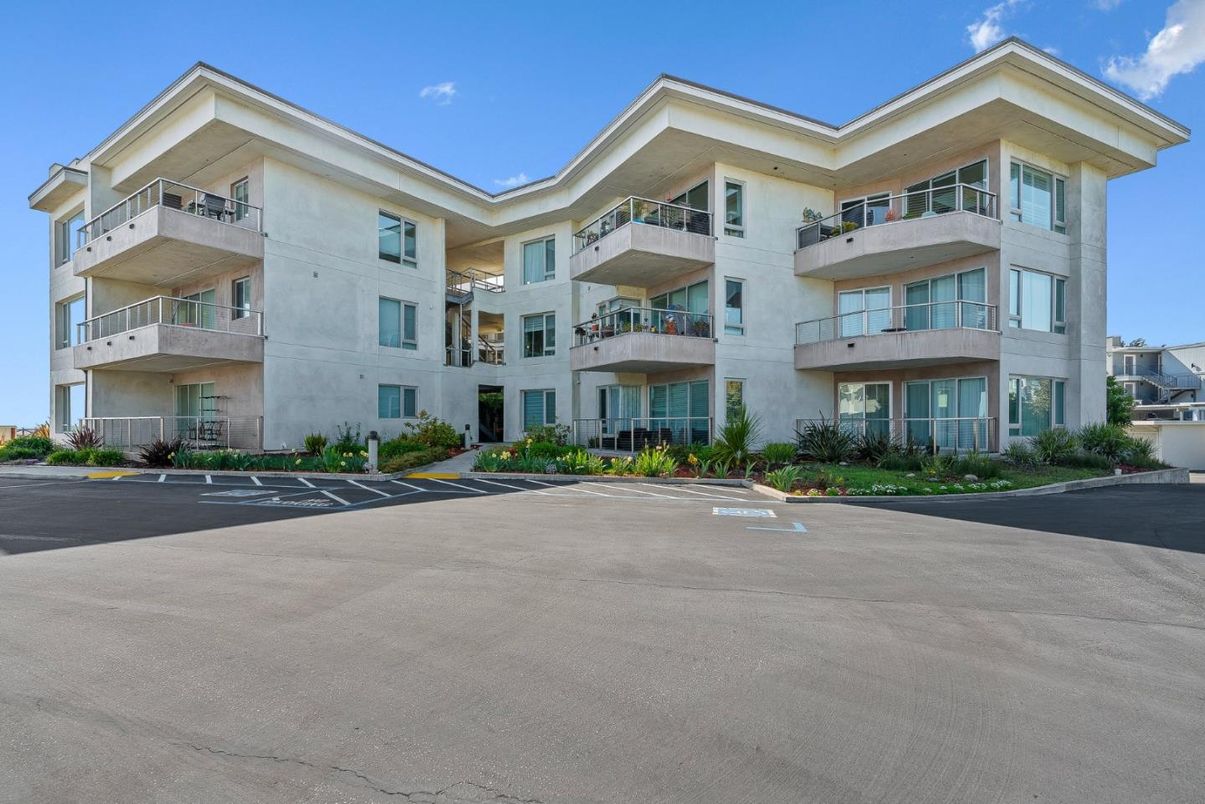 Exterior, Facade, Condo Building