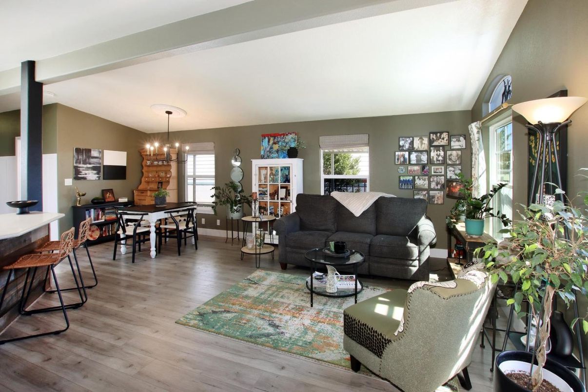Chandelier, Dining room, Interior, Living room, Pendant Lights, Wood Texture Flooring