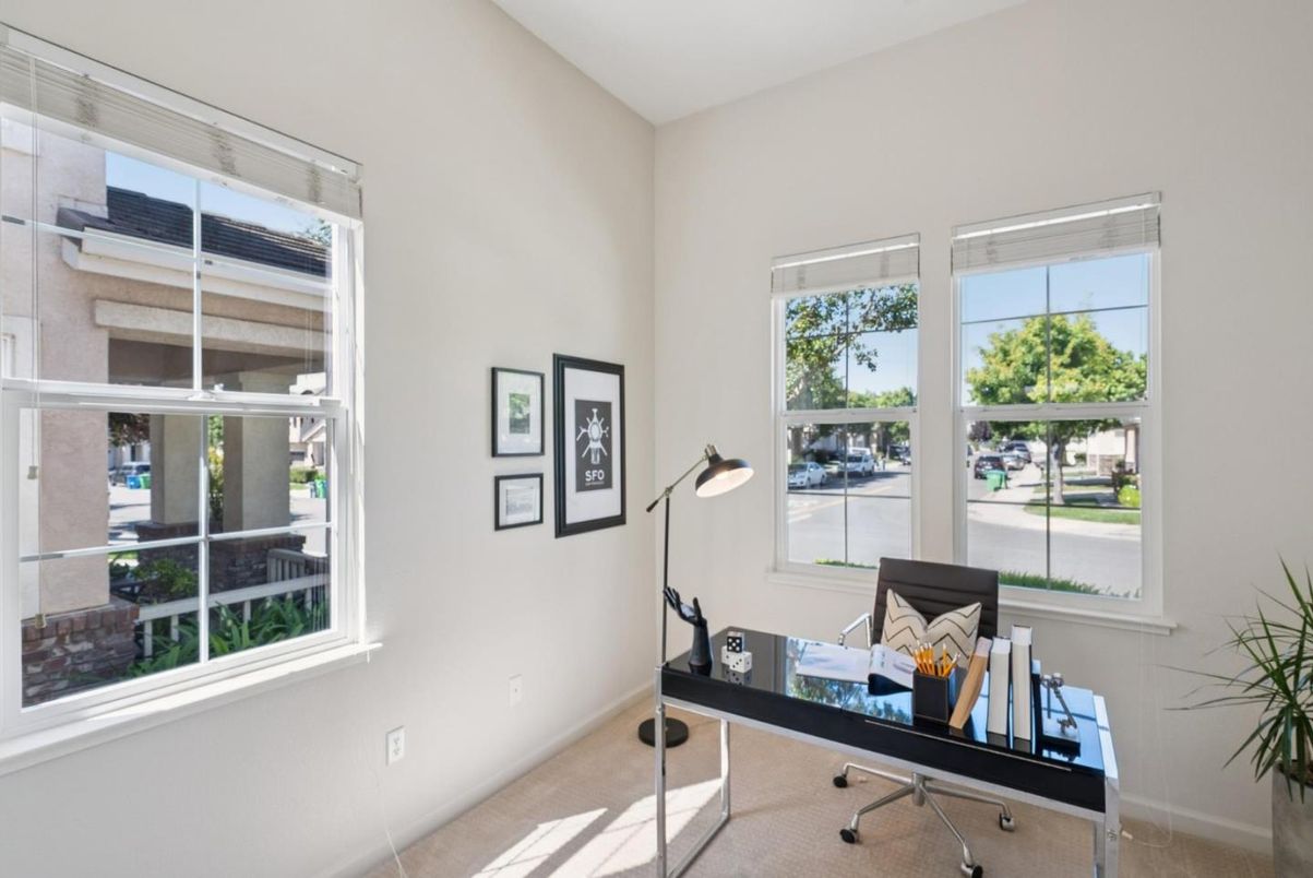 Home Office, Interior