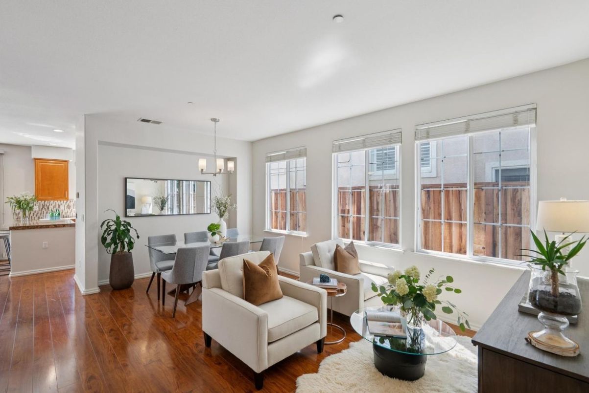 Chandelier, Dining room, Interior, Living room, Pendant Lights, Recessed Lighting, Wood Texture Flooring