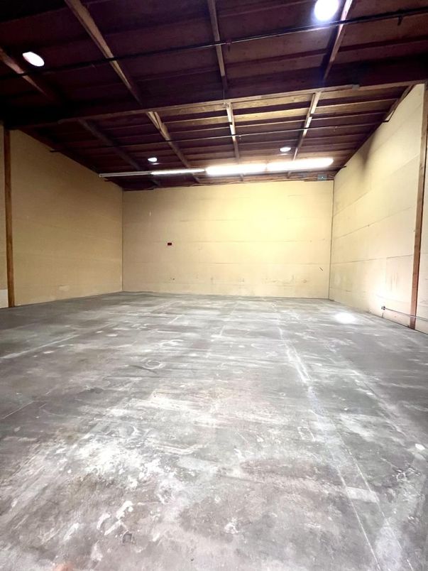 Empty room, Interior, Wooden Beams, Wooden Ceilings