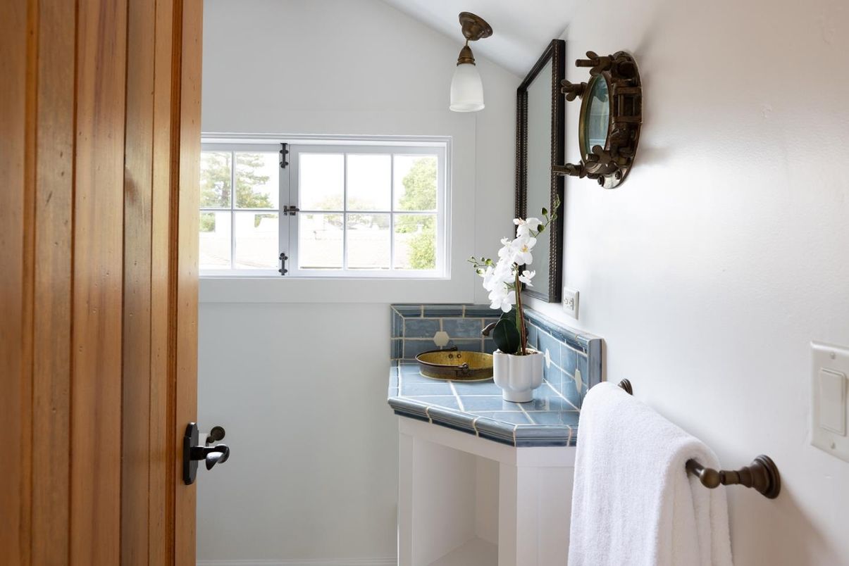 Bathroom, Interior, Tile Countertops