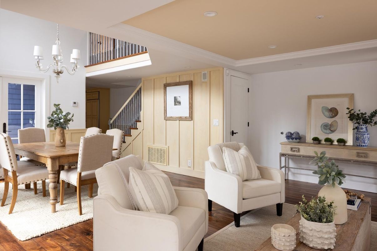 Chandelier, Dining room, Interior, Recessed Lighting, Wood Texture Flooring