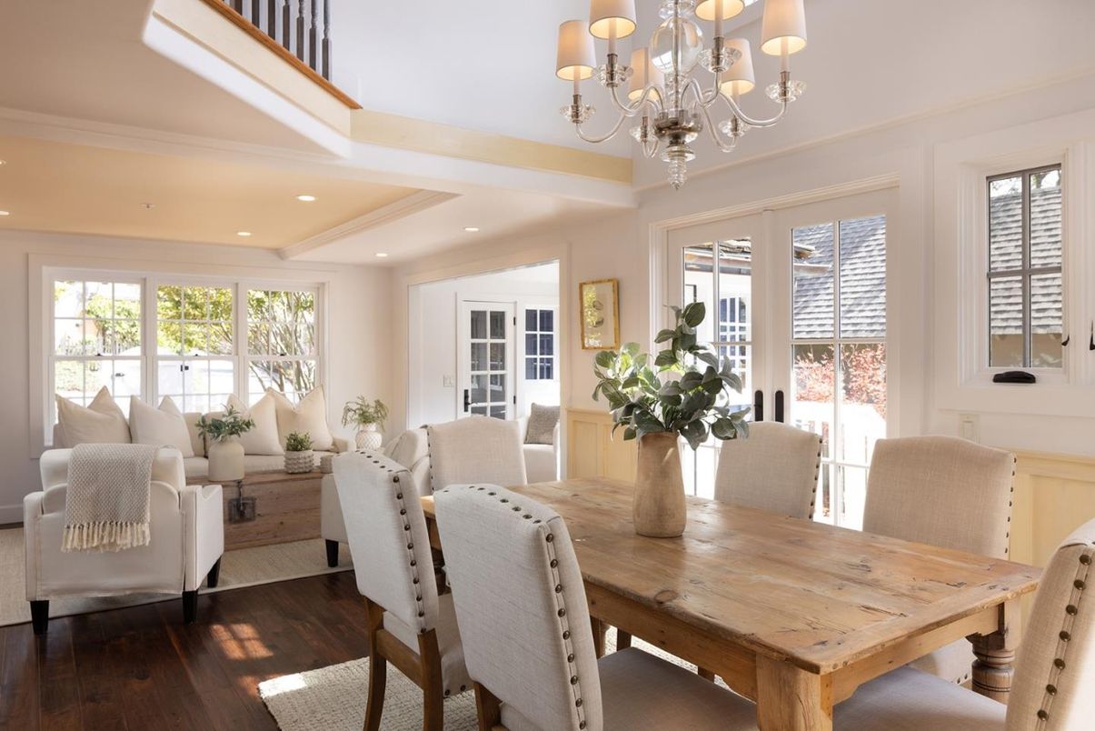 Chandelier, Dining room, Interior, Living room, Recessed Lighting, Wood Texture Flooring
