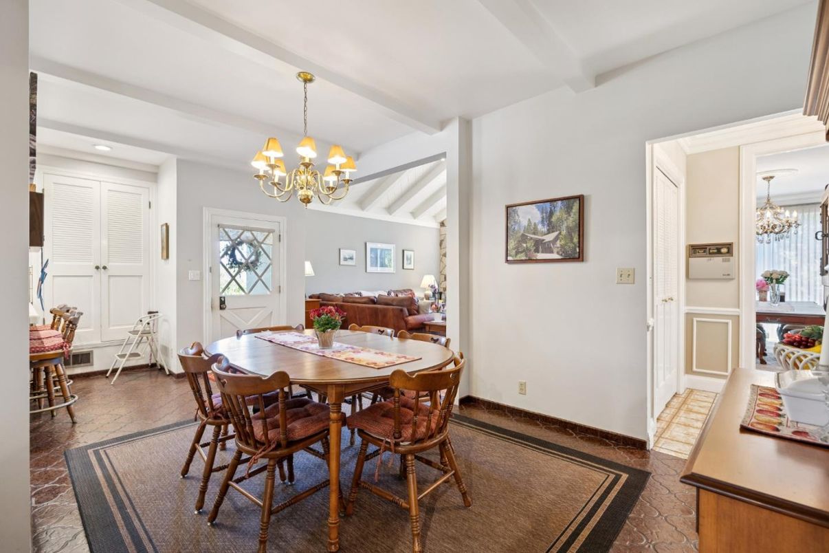 Chandelier, Dining room, Interior, Living room, Recessed Lighting