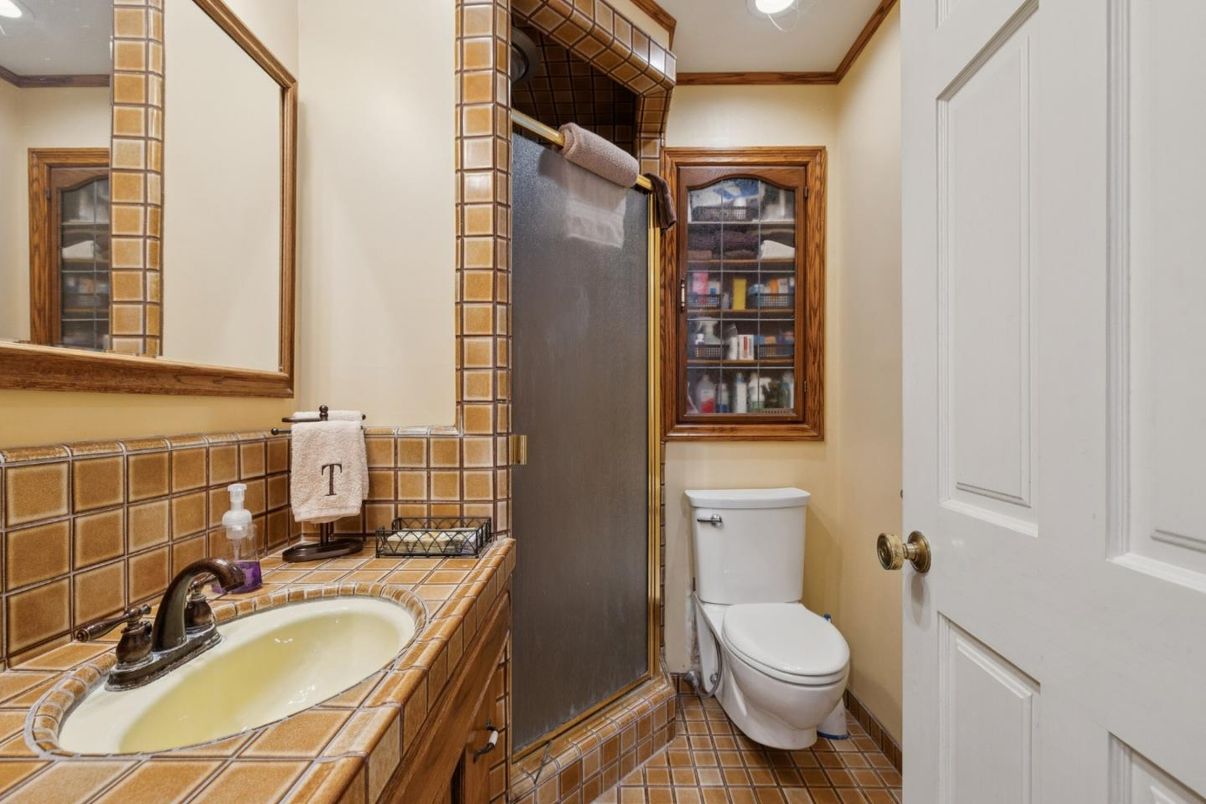 Bathroom, Interior, Recessed Lighting, Tile Countertops