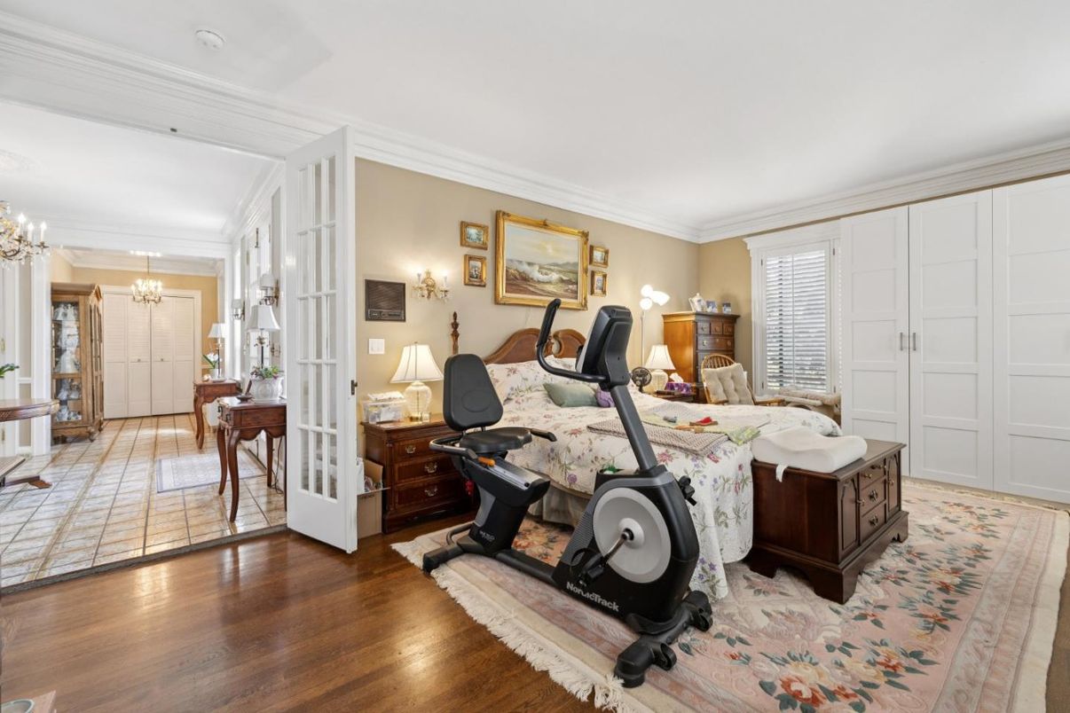 Bedroom, Chandelier, Fitness Equipment, Interior, Wood Texture Flooring