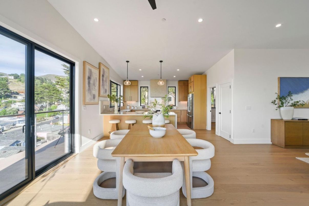 Dining room, Interior, Kitchen, Pendant Lights, Recessed Lighting, Wood Texture Flooring