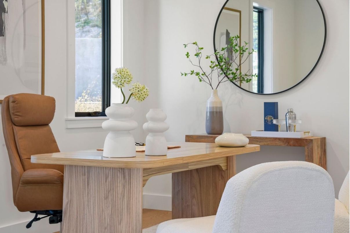 Home Office, Interior