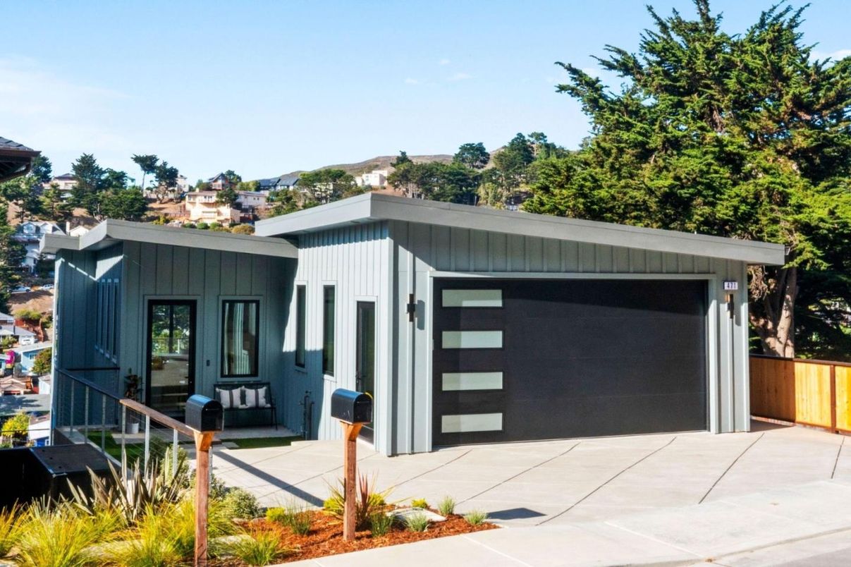 Detached Garage, Exterior, Facade, Modern