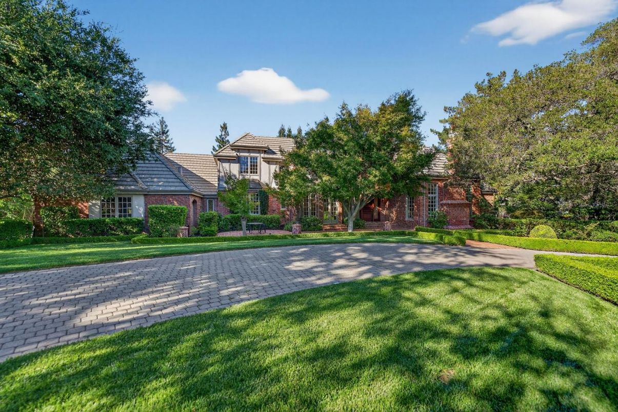 Backyard, Exterior, Facade, Brick Facade, French Provincial