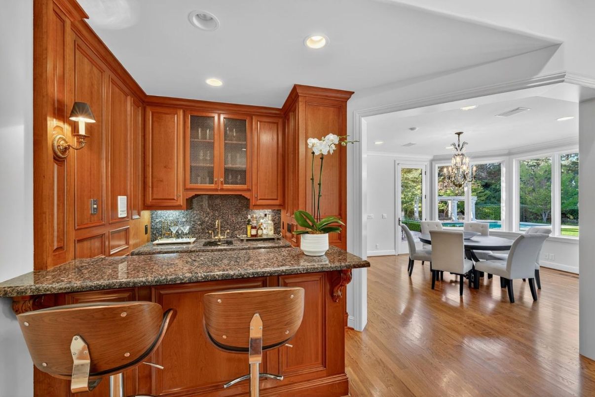 Chandelier, Dining room, Interior, Recessed Lighting, Wood Texture Flooring