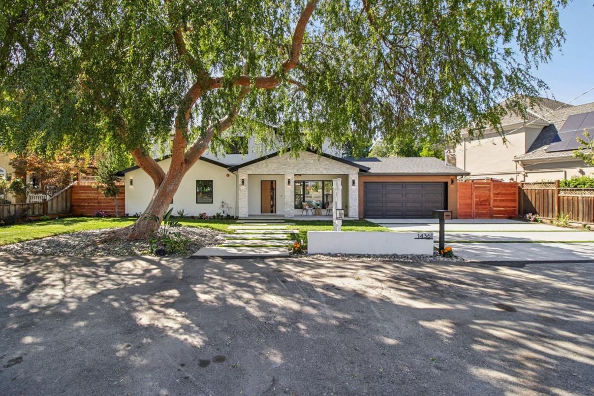 Attached, Exterior, Facade, Ranch