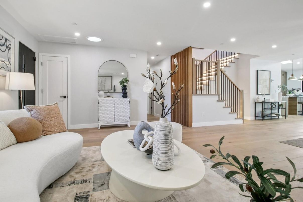 Interior, Living room, Pendant Lights, Recessed Lighting, Wood Texture Flooring