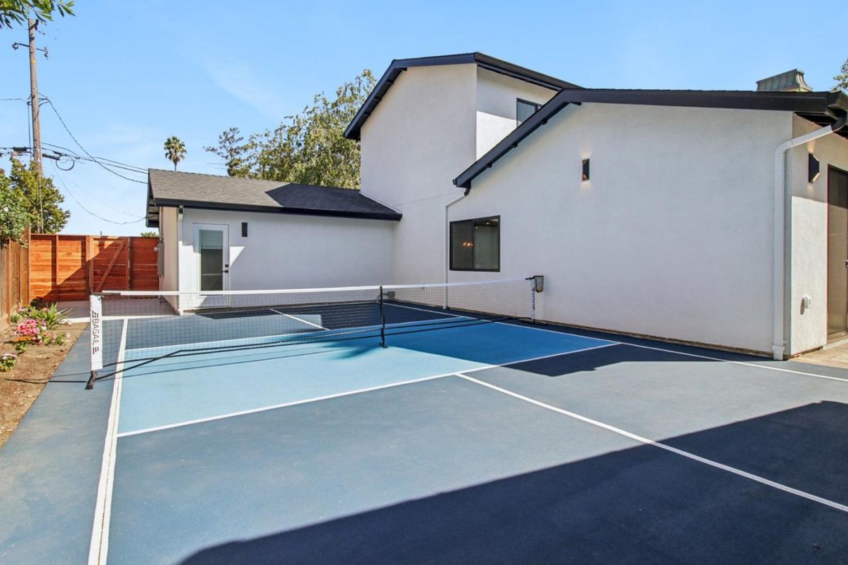 Exterior, Tennis Courts