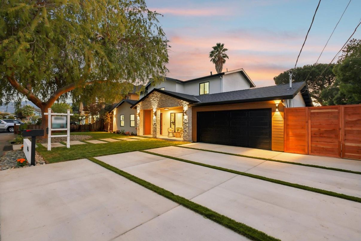 Attached, Exterior, Facade, Modern