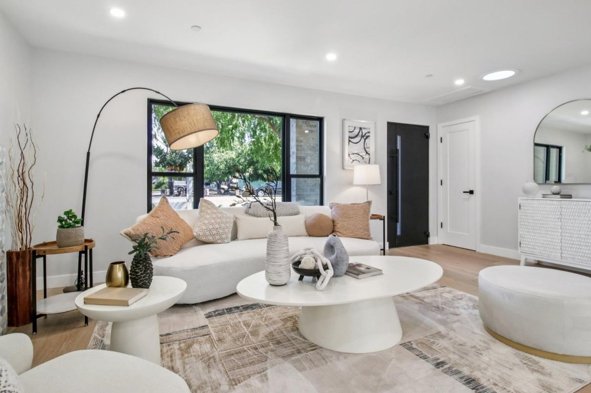 Interior, Living room, Recessed Lighting, Wood Texture Flooring