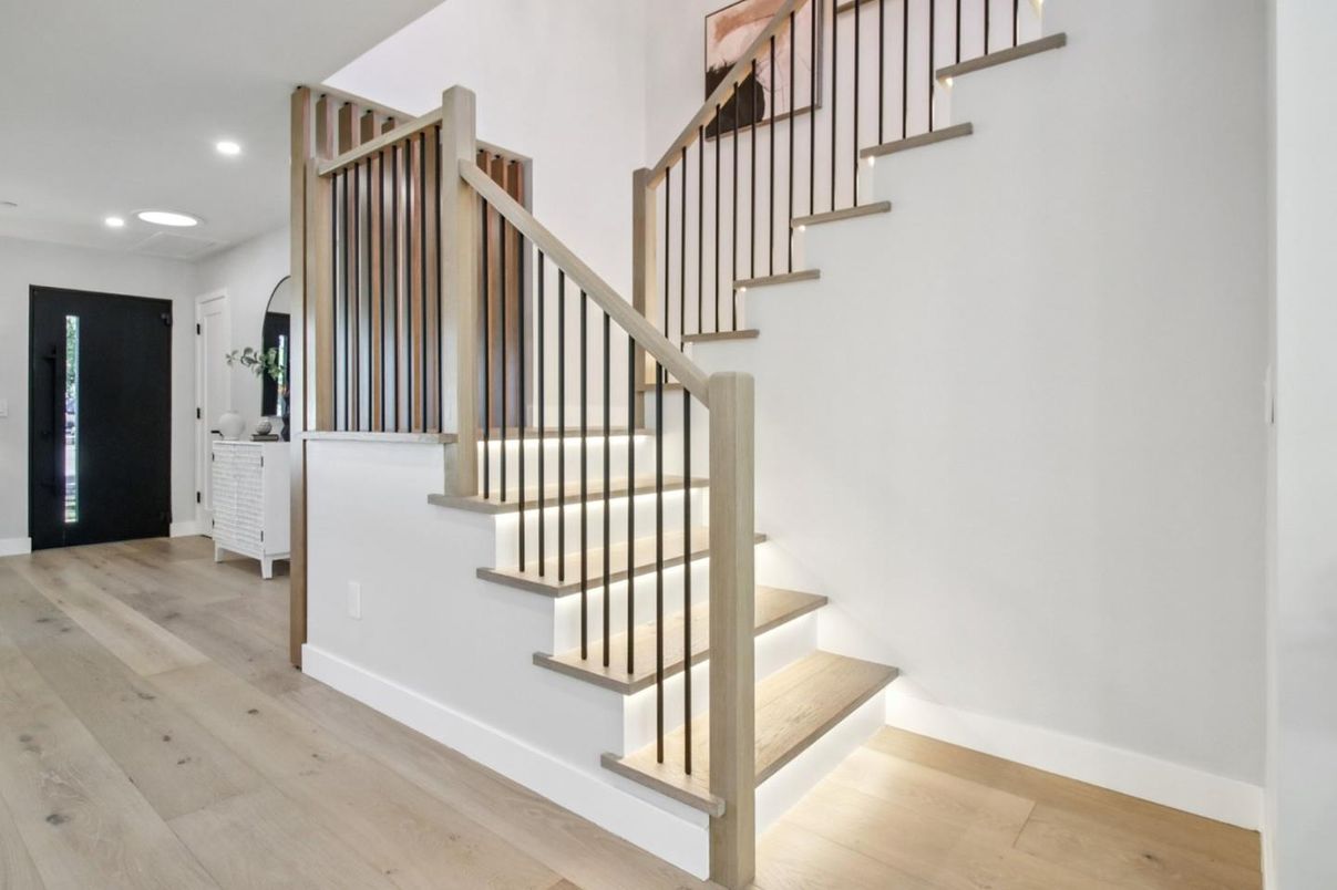 Interior, Recessed Lighting, Wood Texture Flooring